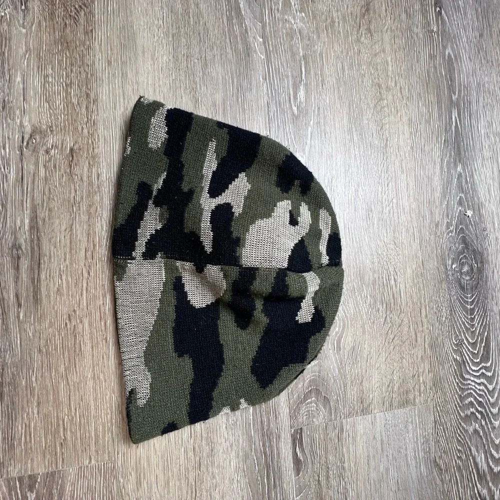 NFL Denver Broncos Beanie Mens OSFA Green Camo Knit Hat Embroidered Logo AI92